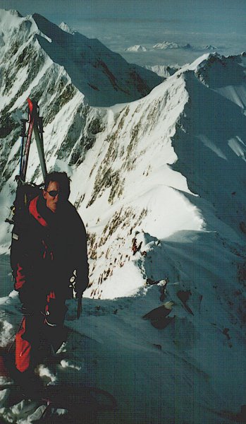 Sur l'arête de Bionnassay : Nicolas juste après le ressaut mixte, au fond le col infranchissable.