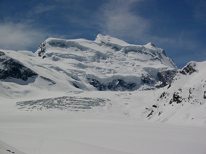 #4 grand combin : Vue de la cabane sur la grosse meringue. grand combin : Vue de la cabane sur la grosse meringue.