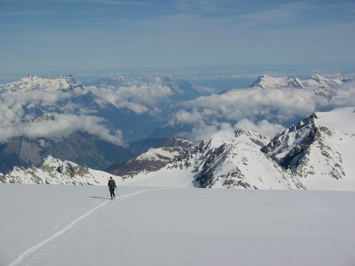 sur le plateau : Vers 4000, aprés le couloir du gardien, on remonte le plateau jusqu'au sommet.