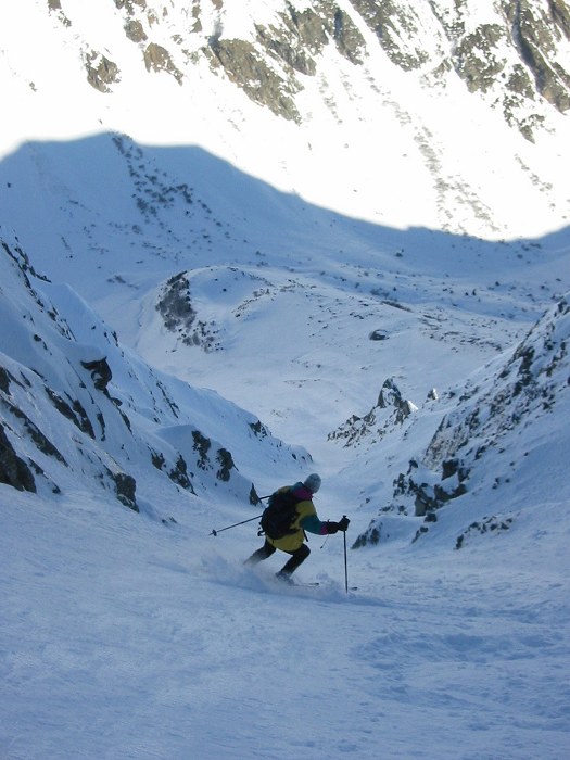 Dans le couloir nord : Manu et son style inimitable dans le couloir nord des rochers de Vallorin.