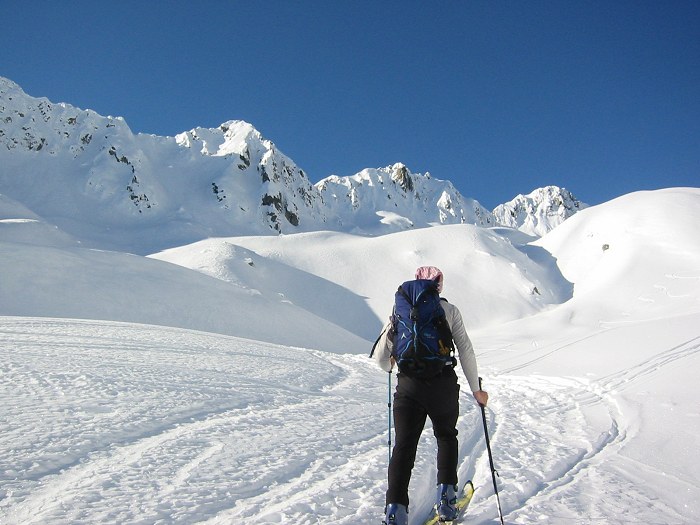 Sous le lac des Balmettes : C'est encore resté bien froid en face nord ! de bonne augure pour le couloir ...