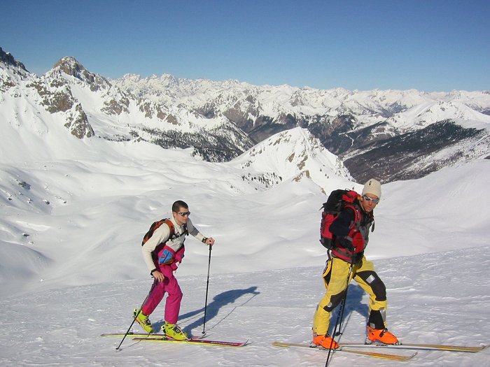 Vers la tête de Girardin : En montant vers la tête de Girardin, vue sur le lac saint-Anne et Ceillac