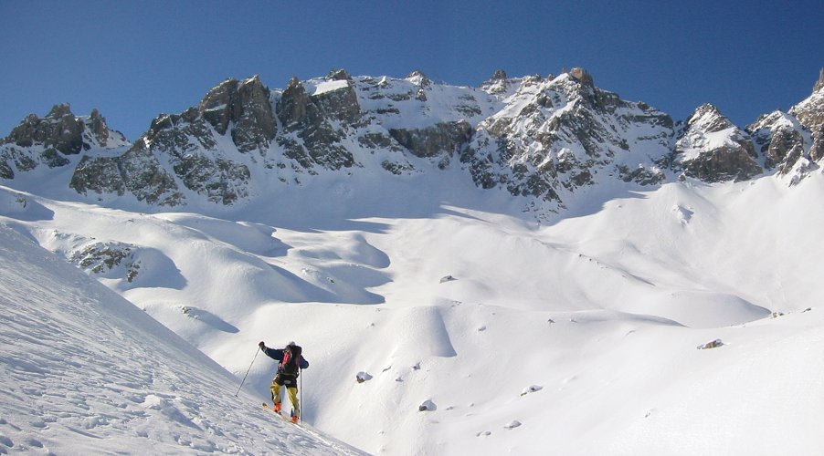 Pics de la Font Sancte : Depuis le lac St Anne, en montant vers le col Girardin, vue sur la face nord-est des pics de la Font Sancte