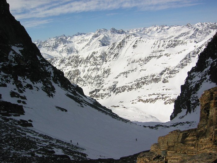 #10 Summit : Du sommet (ou presque), vue sur la combe et le refuge Vallanta (tout en bas). Summit : Du sommet (ou presque), vue sur la combe et le refuge Vallanta (tout en bas).