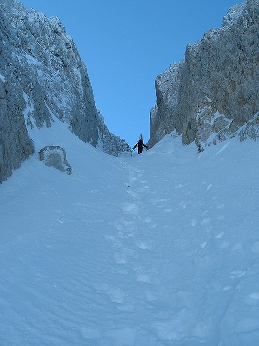 #2 Le petit couloir : Un petit couloir qui était en bonne neige et qui nous a permis d Le petit couloir : Un petit couloir qui était en bonne neige et qui nous a permis d'accéder plus facilement au plateau sommital.