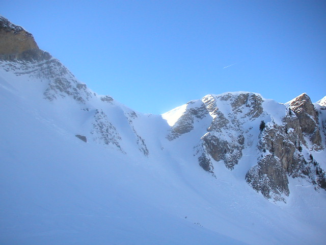 #1 Aiguille Verte, versant Nord : Versant Nord de l Aiguille Verte, versant Nord : Versant Nord de l'Aiguille Verte et son couloir qui plonge vers le lac gelé de Lessy. Verglacé en haut (50 m) , poudreux pour le reste.