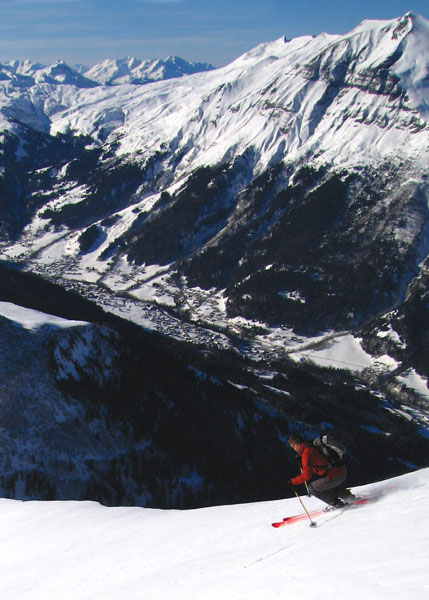 #3 Haut de la face : Au fond Les Contamines et à droite le Mt Jolly 2525m. Haut de la face : Au fond Les Contamines et à droite le Mt Jolly 2525m.
