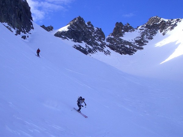#6 Face E du Col de la Balmette : De nombreuses plaques sont parties sur les versants N de la combe E menant au col de la Balmette, nous offrant une neige dure à souhait. Face E du Col de la Balmette : De nombreuses plaques sont parties sur les versants N de la combe E menant au col de la Balmette, nous offrant une neige dure à souhait.