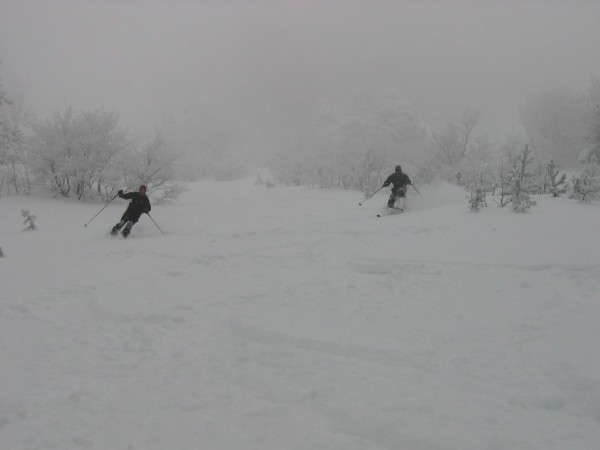 #2 Couloir en virgule : TiBougnat et Ricky en sortie du couloir en virgule. Couloir en virgule : TiBougnat et Ricky en sortie du couloir en virgule.