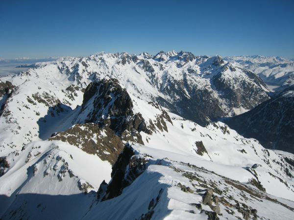 #2 Coup d Coup d'oeil vers le NE : Aperçu des faces S de Belledonne N