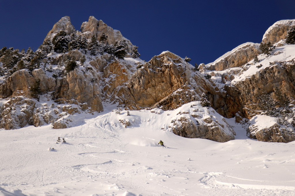 #23 sous la barre (@yougs)
sous la barre (@yougs)