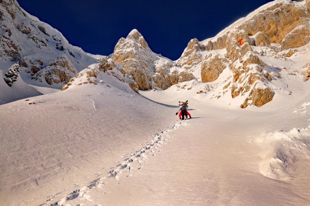 #9 Un des plaisirs du ski, c Un des plaisirs du ski, c'est de monter (1/3 inférieur). ©Yougs