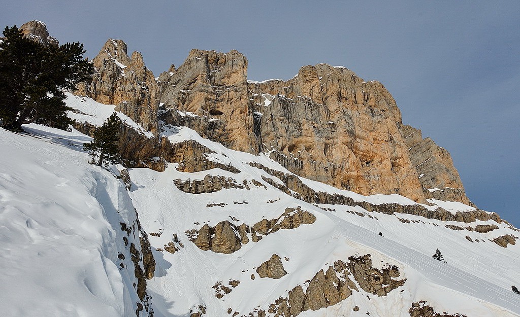 #13 Les intriguantes falaises de Roche Rousse... Les intriguantes falaises de Roche Rousse...