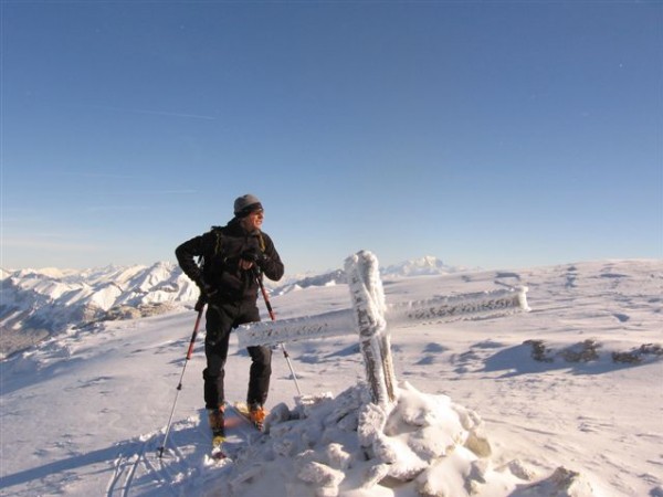 #5 le sommet pour philou : beau sommet sans trop de vent et le mont blanc en prime....comme souvent le sommet pour philou : beau sommet sans trop de vent et le mont blanc en prime....comme souvent