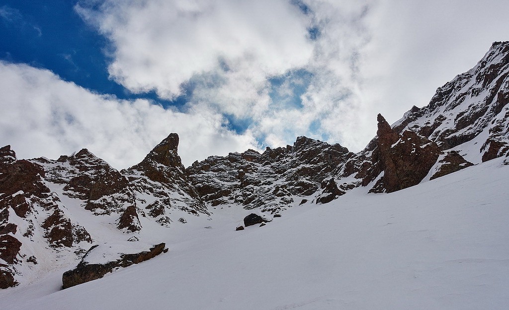 #16 Au bas de l Au bas de l'arène, coiffée de ses tours caractéristiques...