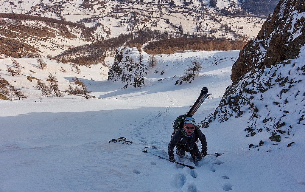 #6 Steph a fait corps avec la neige dans le ressaut... Steph a fait corps avec la neige dans le ressaut...