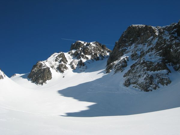 #7 Combe et couloir vus du verrou : On le sait pas encore, mais on va remonter par là ! Combe et couloir vus du verrou : On le sait pas encore, mais on va remonter par là !