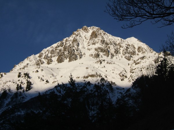 #1 couloir est de la grande roche : le remplissage semblait correct permettant d couloir est de la grande roche : le remplissage semblait correct permettant d'envisager l'audace d'une descente à vue