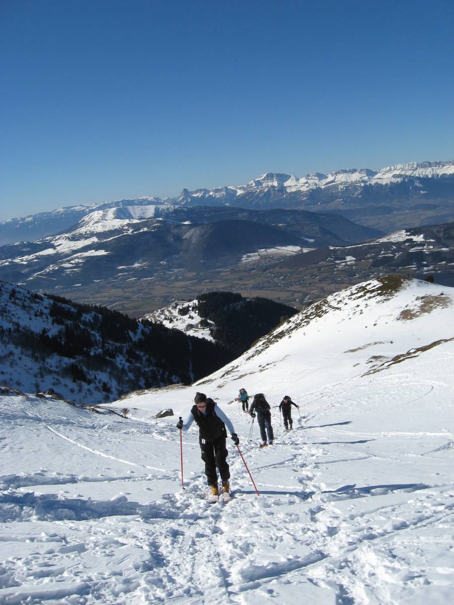 #2 Tabor : Montée sur fond de Mont Aiguille. Tabor : Montée sur fond de Mont Aiguille.