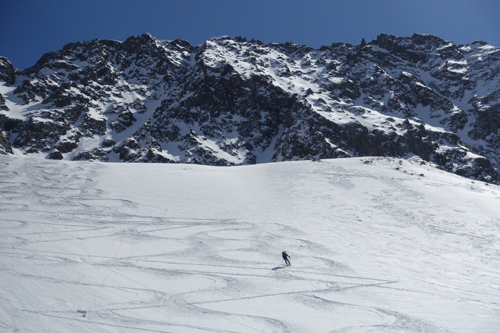 #21 Sous le Col Alliot et la crête des Marmes skiée par Pierre ce jour Sous le Col Alliot et la crête des Marmes skiée par Pierre ce jour