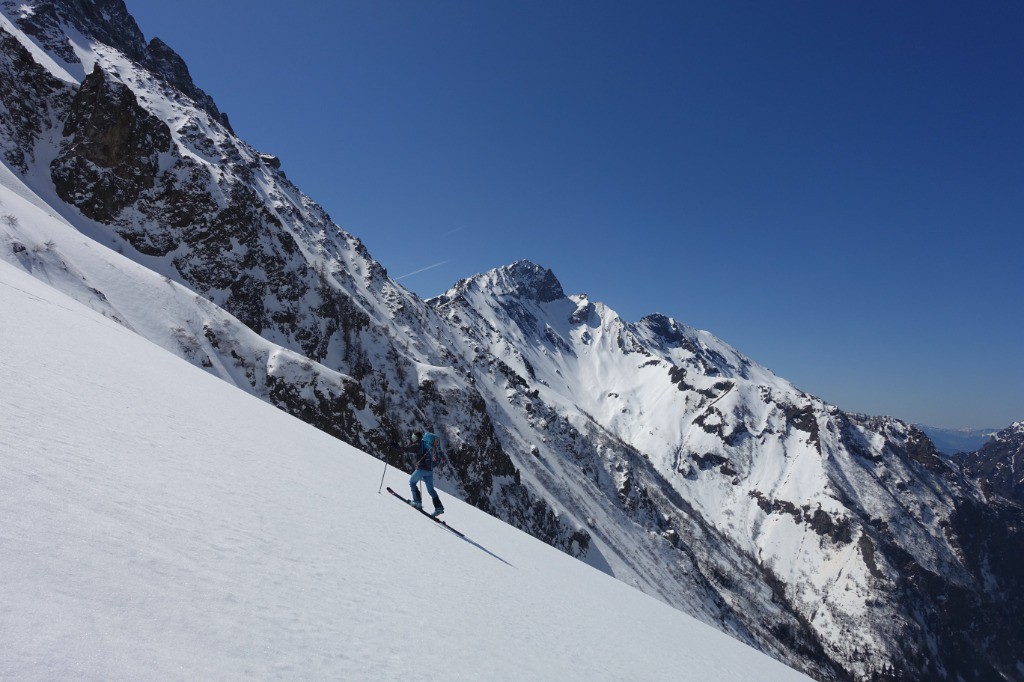 #18 Glad Glad' sur fond de Valsenestre (le pic)