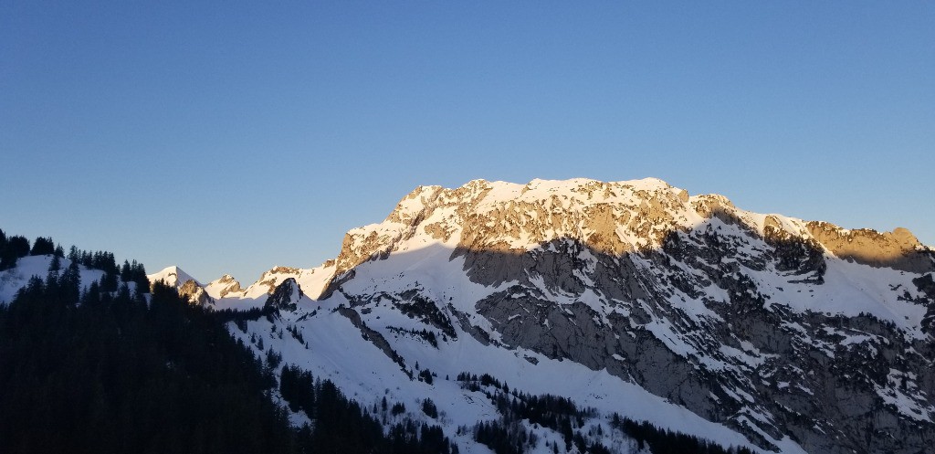 #2 Ca y est le soleil tape déjà fort sur la face E Ca y est le soleil tape déjà fort sur la face E