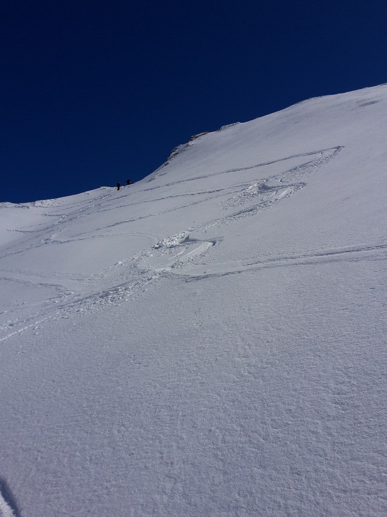 #1 Descente sur la belle pente NWW. Descente sur la belle pente NWW.