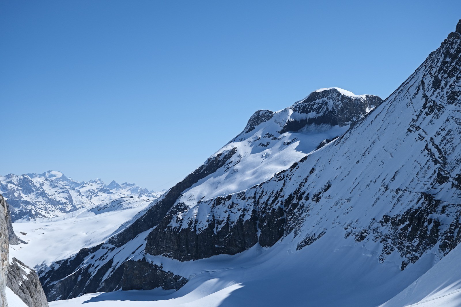 #11 Vue du Col la Grande Motte. En arrière plan on peut reconnaitre le Grand Paradis. Vue du Col la Grande Motte. En arrière plan on peut reconnaitre le Grand Paradis.