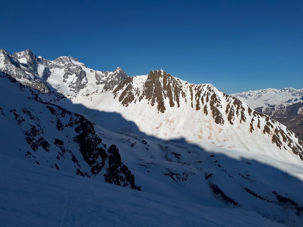 #3 La combe de Laurichard, encore déserte, monte jusqu La combe de Laurichard, encore déserte, monte jusqu'à la Meije