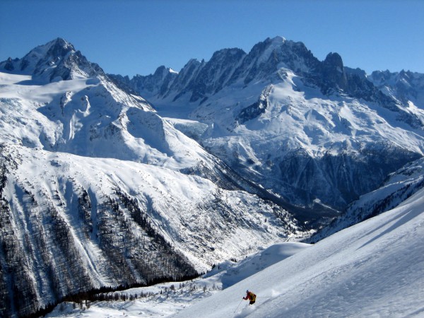 #10 Pointe de la Terrasse : François descend devant la Verte. Pointe de la Terrasse : François descend devant la Verte.