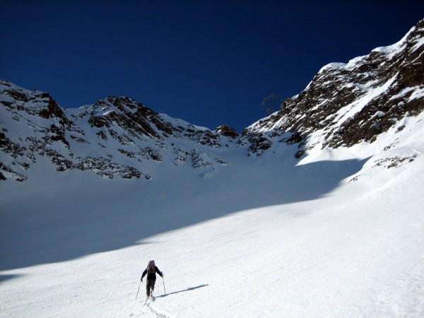 #2 Pointe de la Terrasse : J-F fait la trace sous le couloir Nord-Est de la Terrasse Pointe de la Terrasse : J-F fait la trace sous le couloir Nord-Est de la Terrasse