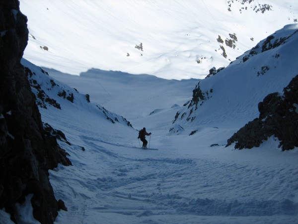 #6 Pointe de la Terrasse : Véro dans le haut de la branche de gauche du couloir NE Pointe de la Terrasse : Véro dans le haut de la branche de gauche du couloir NE