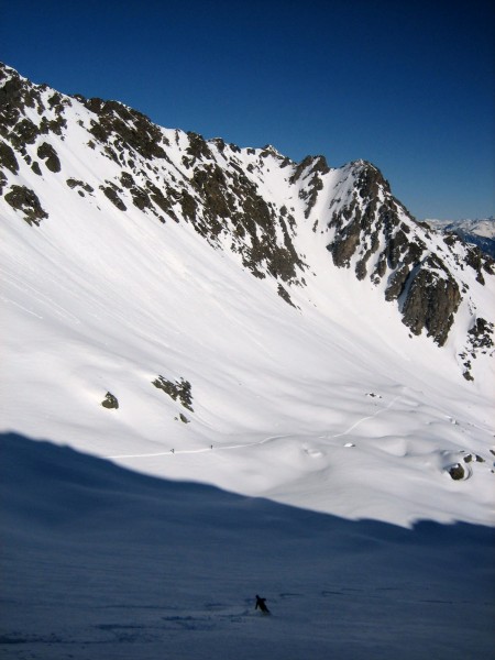 #9 Pointe de la Terrasse : On retrouve de la bonne neige sous le couloir. Pointe de la Terrasse : On retrouve de la bonne neige sous le couloir.