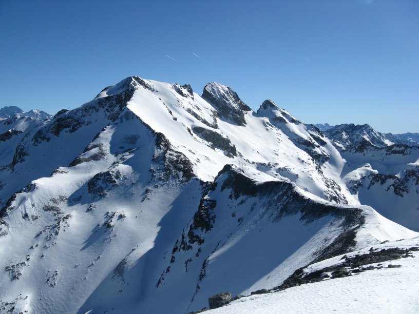 #2 Le Rochail : 6-8 personnes dans la combe Nord du Rochail Le Rochail : 6-8 personnes dans la combe Nord du Rochail