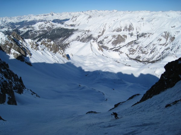 #9 re peuf! : bonne poudre en rive droite sur la sortie du couloir Nord. re peuf! : bonne poudre en rive droite sur la sortie du couloir Nord.