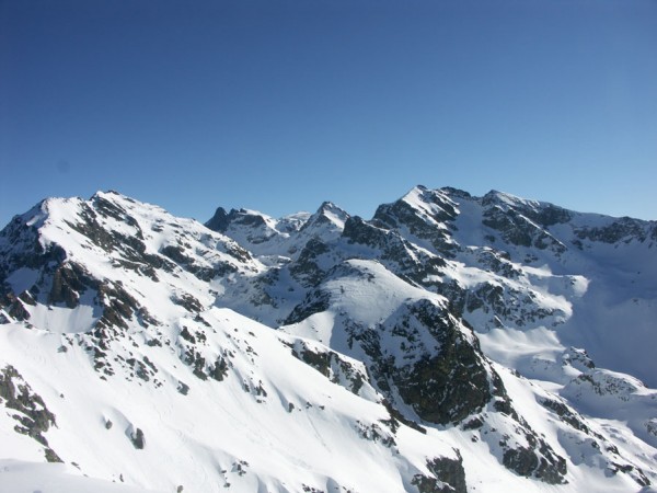 Au sommet : Vue sur Belledonne / Lauzière.