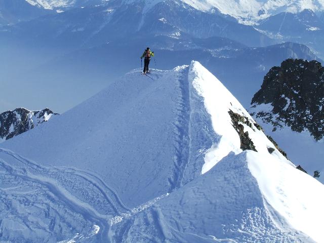 #2 Sommet du Fontanabran : Pierre au tout debut de la descente, une petite remontée avant d Sommet du Fontanabran : Pierre au tout debut de la descente, une petite remontée avant d'entrer dans la face ...