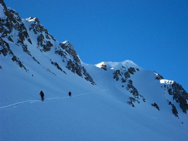#7 Couloirs nord du Crey dy Rey : Au fond: le premier couloir, au dessus le 2ème dans lequel Aurélien fait la trace. Couloirs nord du Crey dy Rey : Au fond: le premier couloir, au dessus le 2ème dans lequel Aurélien fait la trace.