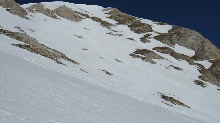 #6 Partie haute de la descente : Bien écrasée la photo mais on voit que le passage clef est en train de perdre sa neige Partie haute de la descente : Bien écrasée la photo mais on voit que le passage clef est en train de perdre sa neige