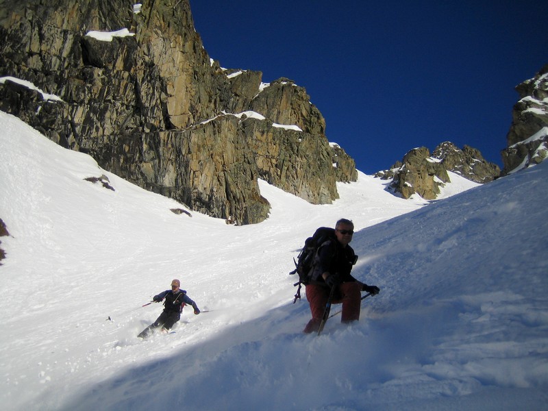 #8 Couloir W : Excellente neige. Inespéré. Couloir W : Excellente neige. Inespéré.
