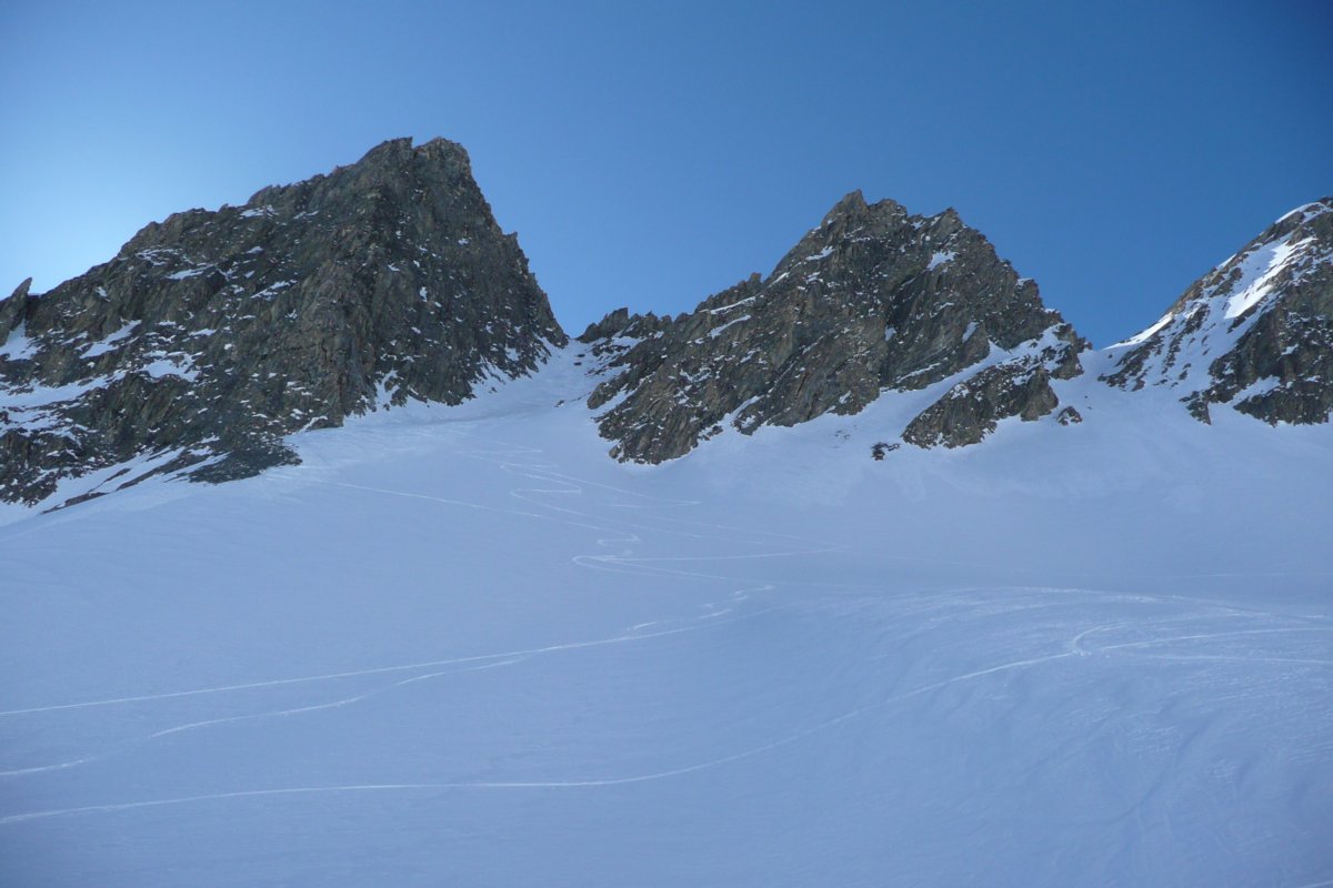 #10 Couloir NE : Il est temps de retrouver le soleil de la Combe Couloir NE : Il est temps de retrouver le soleil de la Combe