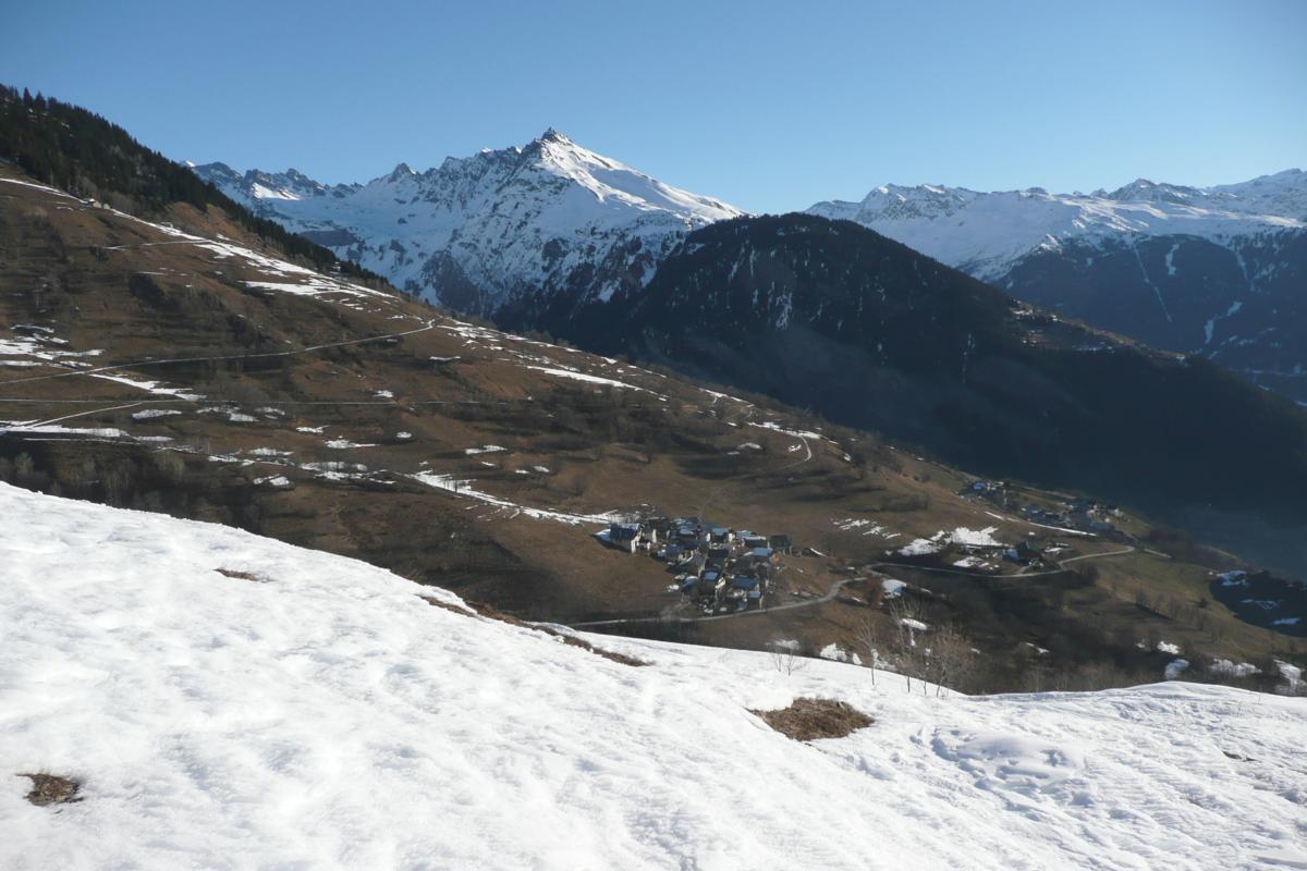 #1 Les Echines Dessus (1330 m) : Les pentes sud sont dégarnies. Le départ s Les Echines Dessus (1330 m) : Les pentes sud sont dégarnies. Le départ s'effectue ski aux pieds à la sortie du village, au pont du Charbonnet.
