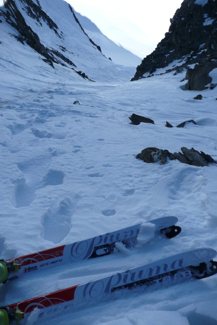 #9 Départ du couloir : La neige se révèlera plutôt irrégulière avec de bons passages. Départ du couloir : La neige se révèlera plutôt irrégulière avec de bons passages.