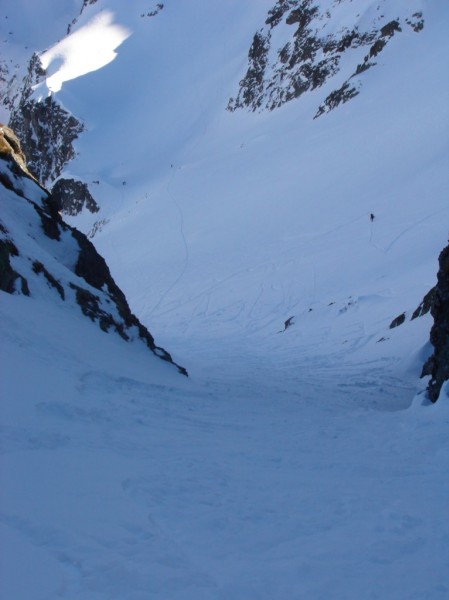 couloir : le couloir est skié mais en cherchant sur les cotés ...