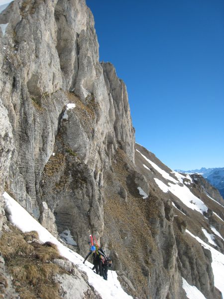 #4 Cascade de la Fuvelle : Leced et Zigual en finissent avec la traversée expo (pente et chute de pierres) Cascade de la Fuvelle : Leced et Zigual en finissent avec la traversée expo (pente et chute de pierres)