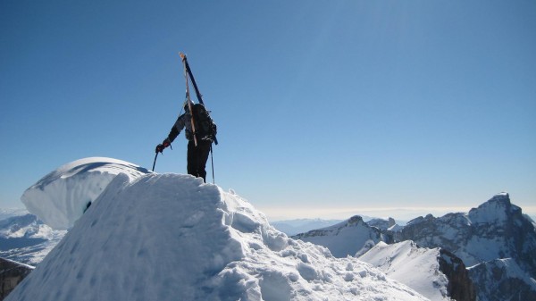 #1 Squal sur la crête : Mieux vaut être vigilant et ne pas se laisser envoûté par la vue. Squal sur la crête : Mieux vaut être vigilant et ne pas se laisser envoûté par la vue.