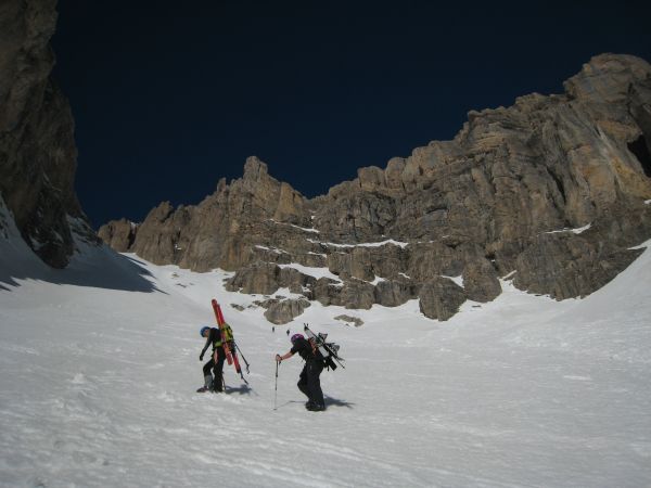 #5 Col de la Fuvelle en vue : Agréable cette combe, mais on oublie difficilement les pierres qui volent et la barre en dessous... Col de la Fuvelle en vue : Agréable cette combe, mais on oublie difficilement les pierres qui volent et la barre en dessous...