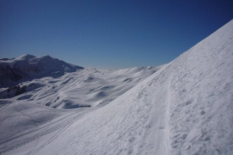 #2 Col de la Gardette : Col de la Gardette vu à partir de la pente sous le sommet de la Gardette Col de la Gardette : Col de la Gardette vu à partir de la pente sous le sommet de la Gardette