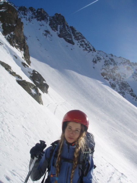 #6 Le couloir avec nos traces : Toujours vue du col. C Le couloir avec nos traces : Toujours vue du col. C'est un beau couloir vu d'en face .