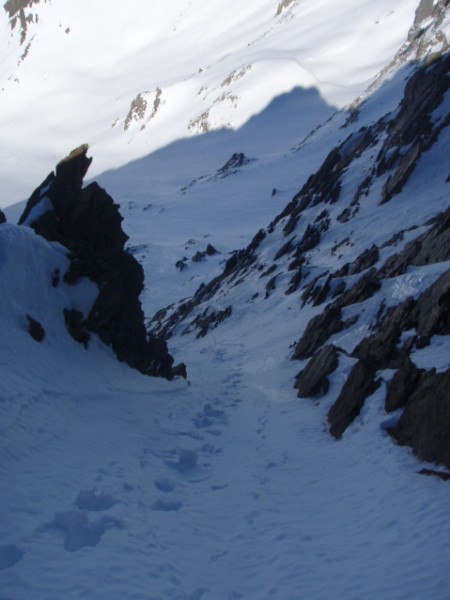 #1 le haut du couloir : pas trop de neige tout de même sur le haut du couloir. le haut du couloir : pas trop de neige tout de même sur le haut du couloir.